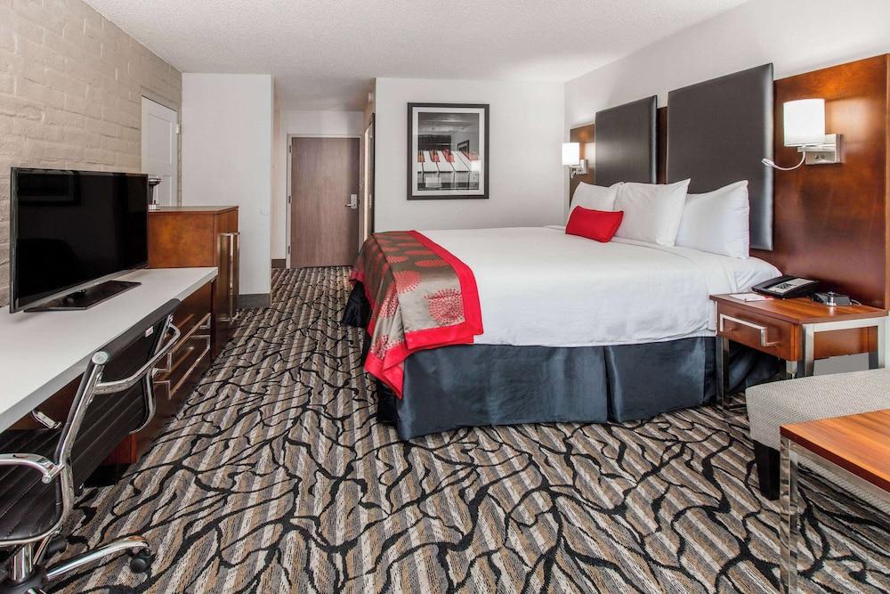 Ramada by Wyndham Austin South photo 26
