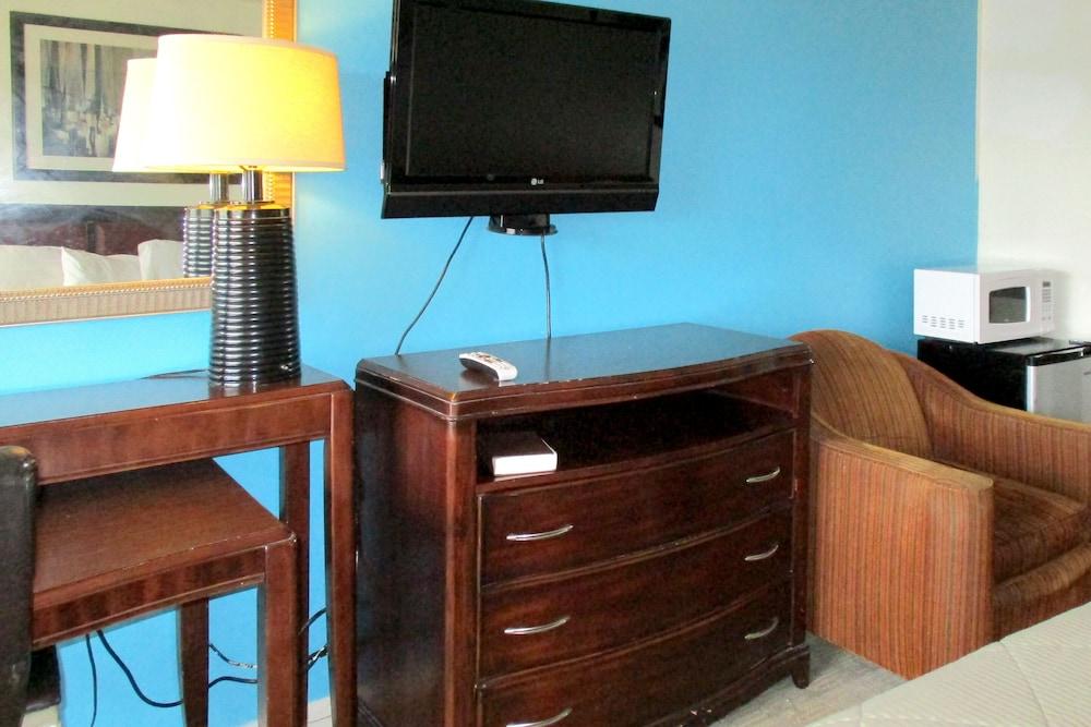 American Inn and Suites photo 6