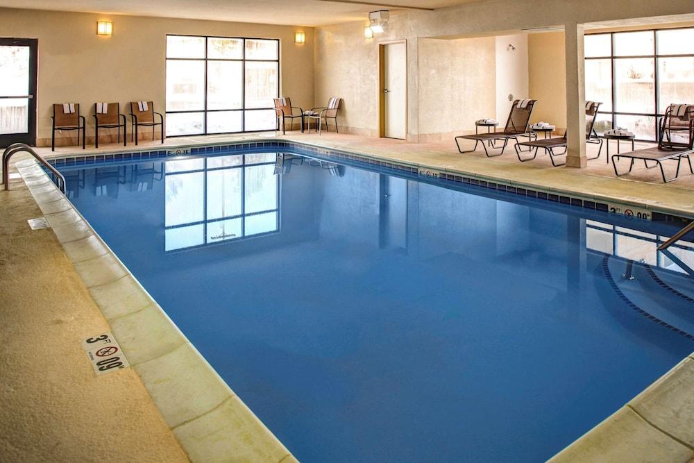 Hampton Inn Coldwater photo 13