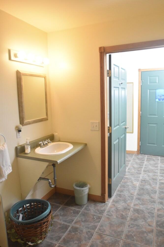 Blue Spruce Motel photo 11