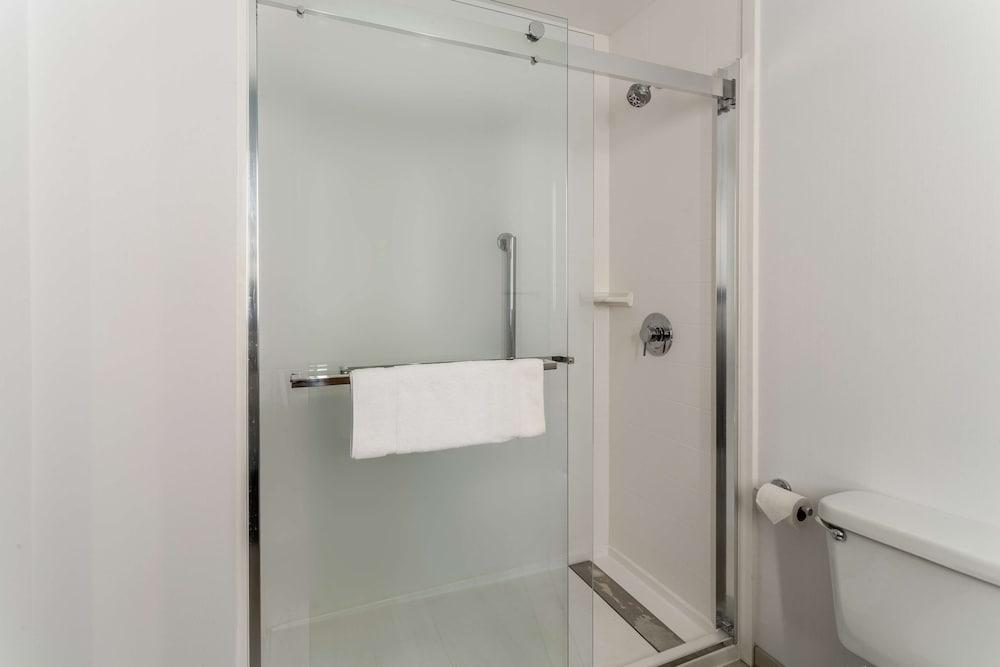 Hilton Garden Inn Chicago North Shore/Evanston photo 17