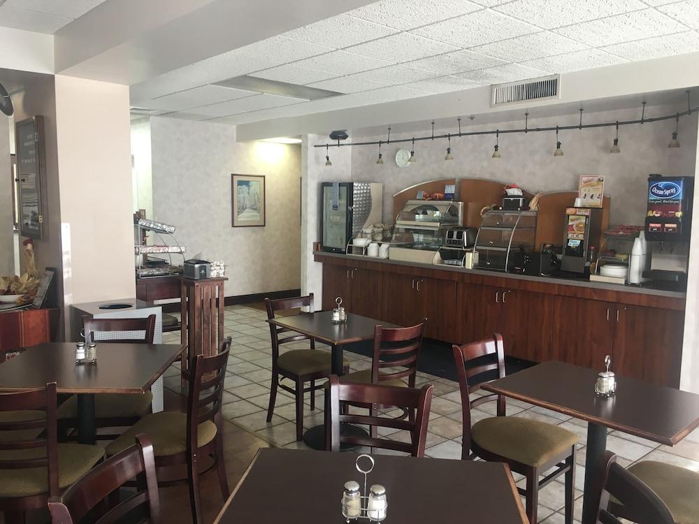 Mountain Inn & Suites photo 26