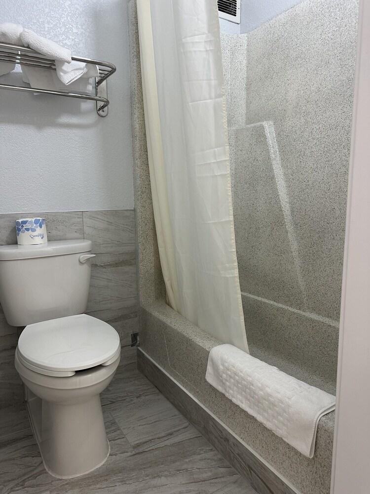 Blueway Inn & Suites Roseville photo 19