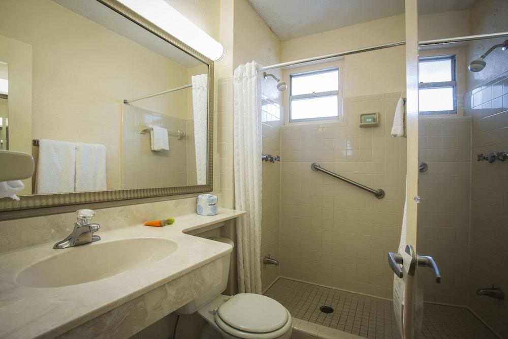Sandcastle Resort at Lido Beach photo 13