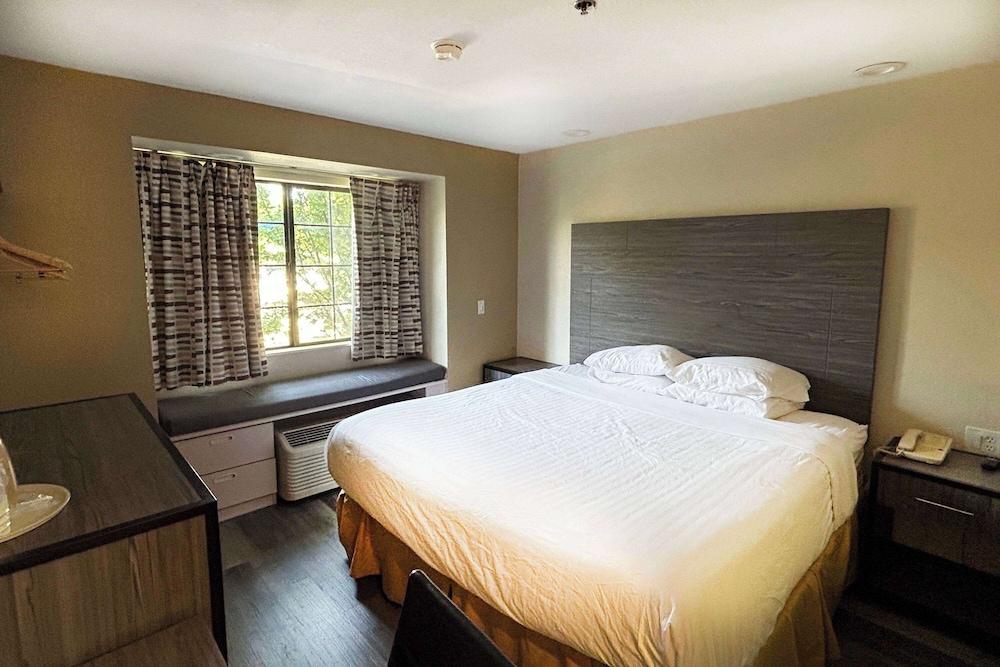 Travelodge by Wyndham Arlington/Dallas Area photo 13