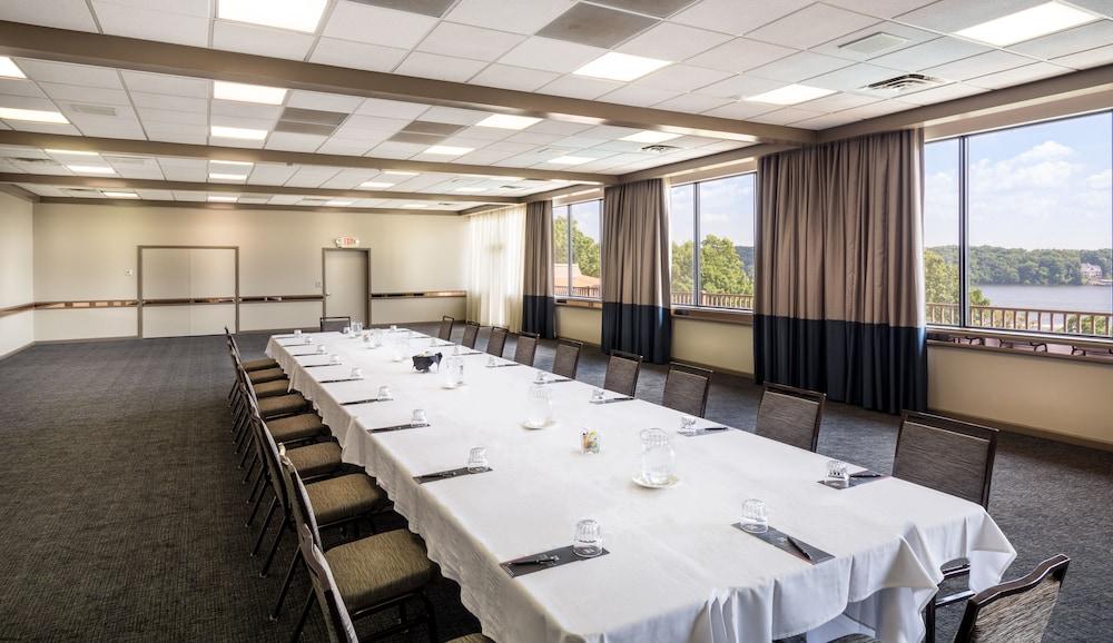 Lodge Of Four Seasons Golf Resort, Marina & Spa photo 24