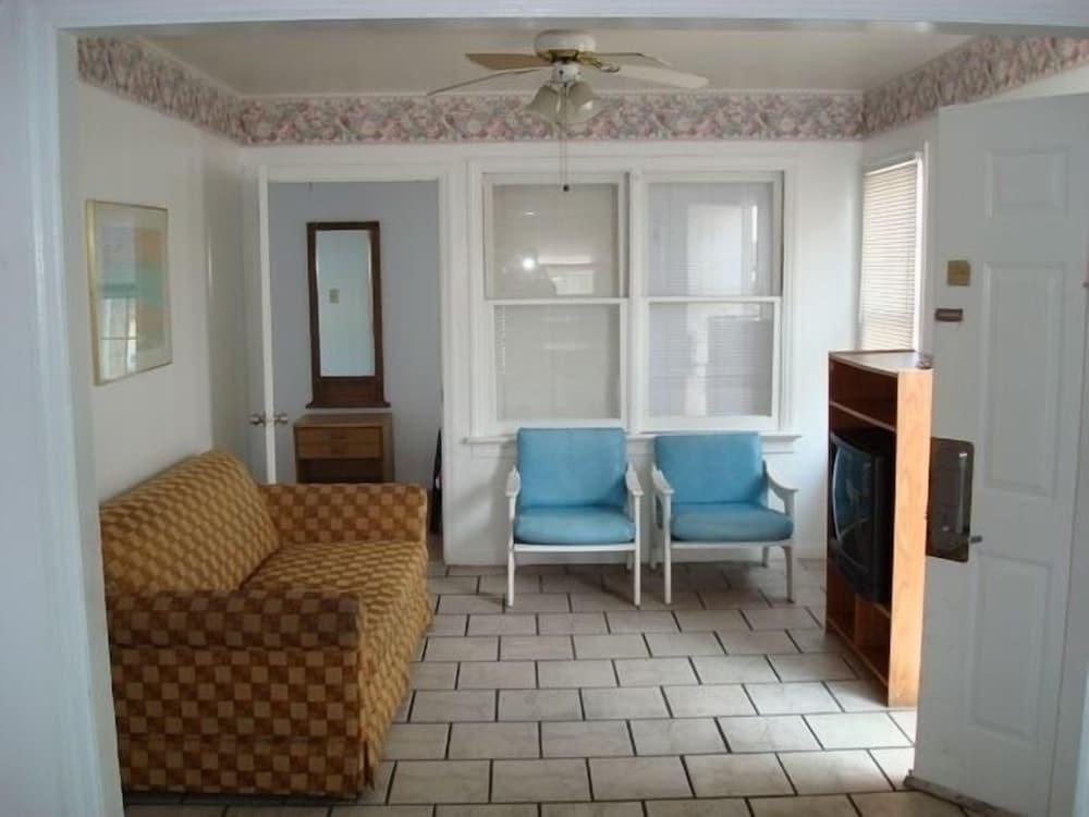 Four Winds Motel photo 20