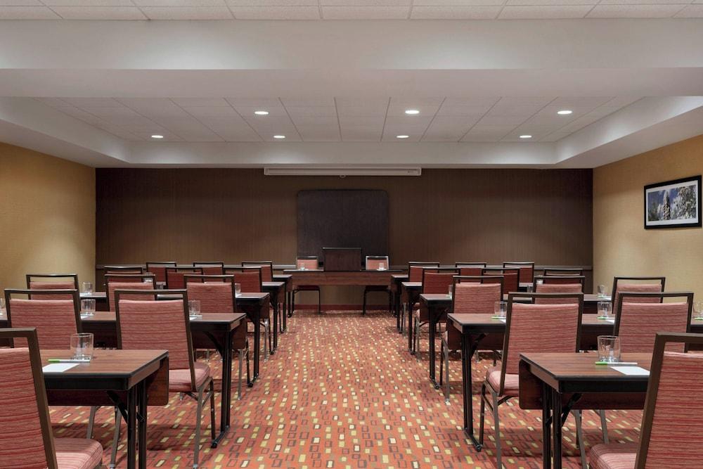 Courtyard Marriott Greenville photo 34