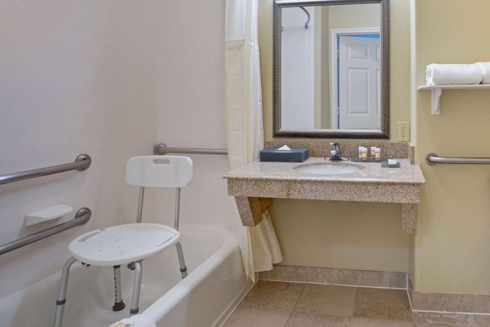 Sonesta Essential Houston Westchase photo 24