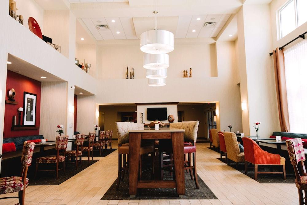 Hampton Inn & Suites Minot Airport photo 1