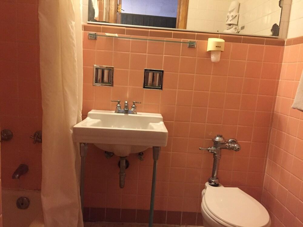 Du Wayne Motel photo 7