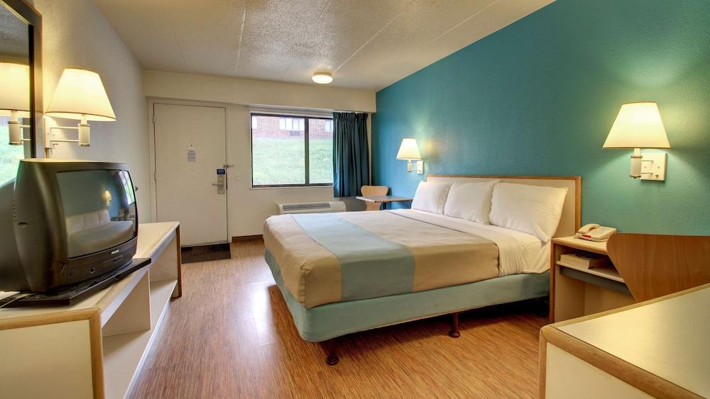 Motel 6 Cedar Rapids, IA photo 8