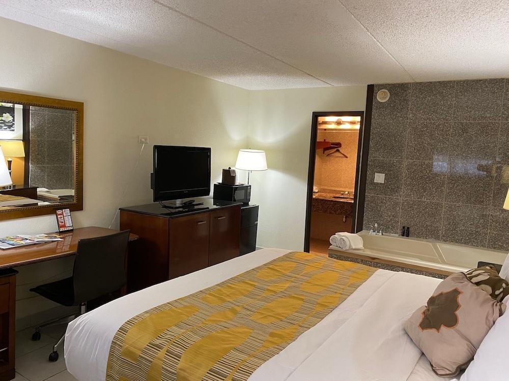Marvin's Garden Inn photo 6