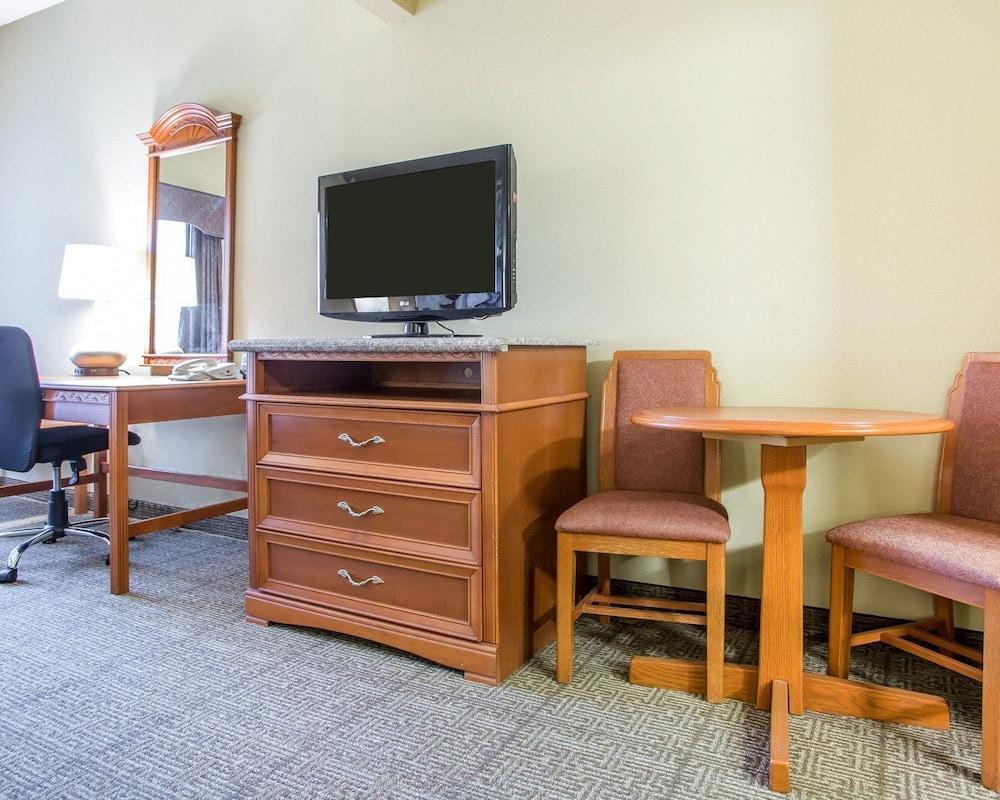 Comfort Suites Springfield I-70 photo 16