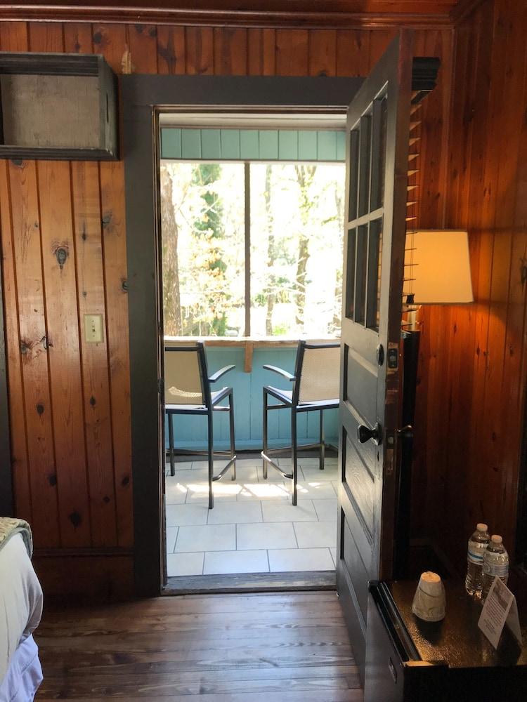 The Riverside Lodge at Chimney Rock photo 12