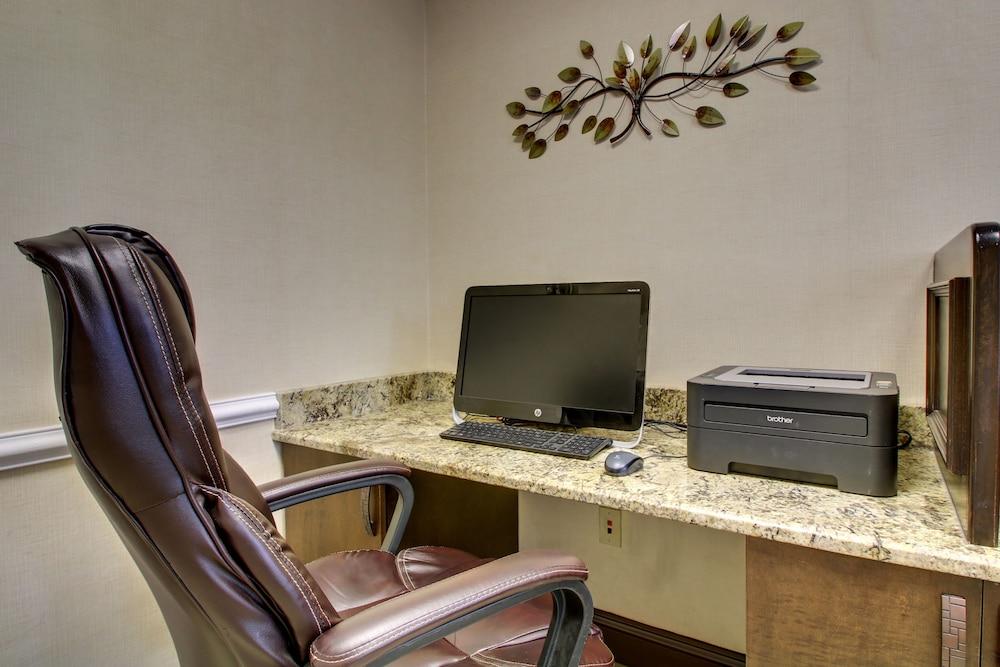 Holiday Inn Express & Suites Live Oak by IHG photo 41