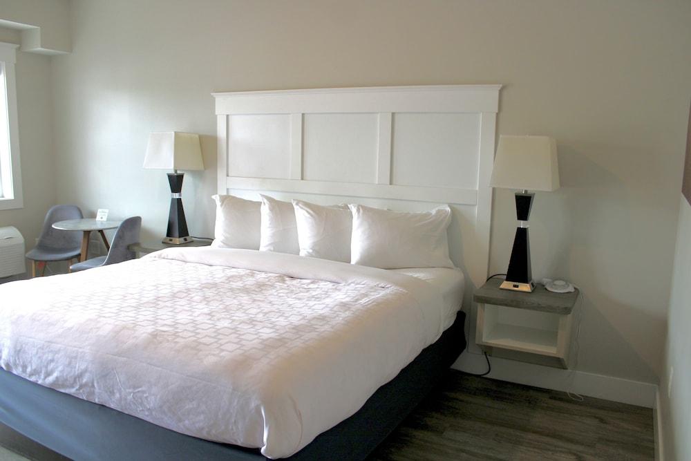 Empire Lakeshore Inn photo 16