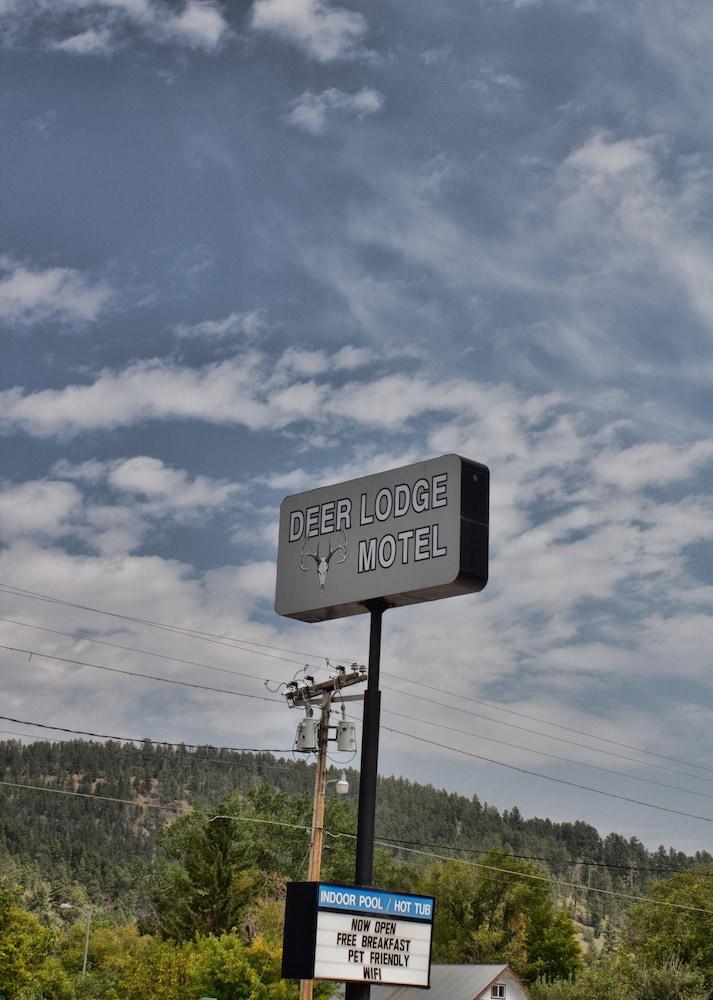 Deer Lodge Motel photo 2