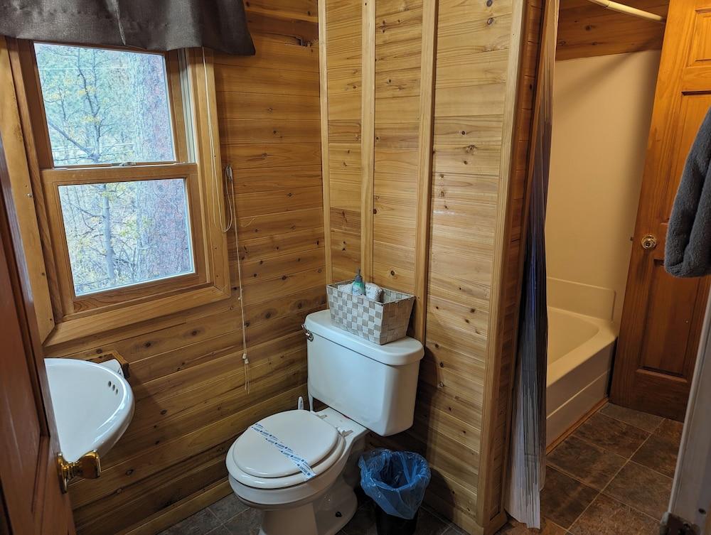 Ponderosa Pines Inn and Cabins photo 78