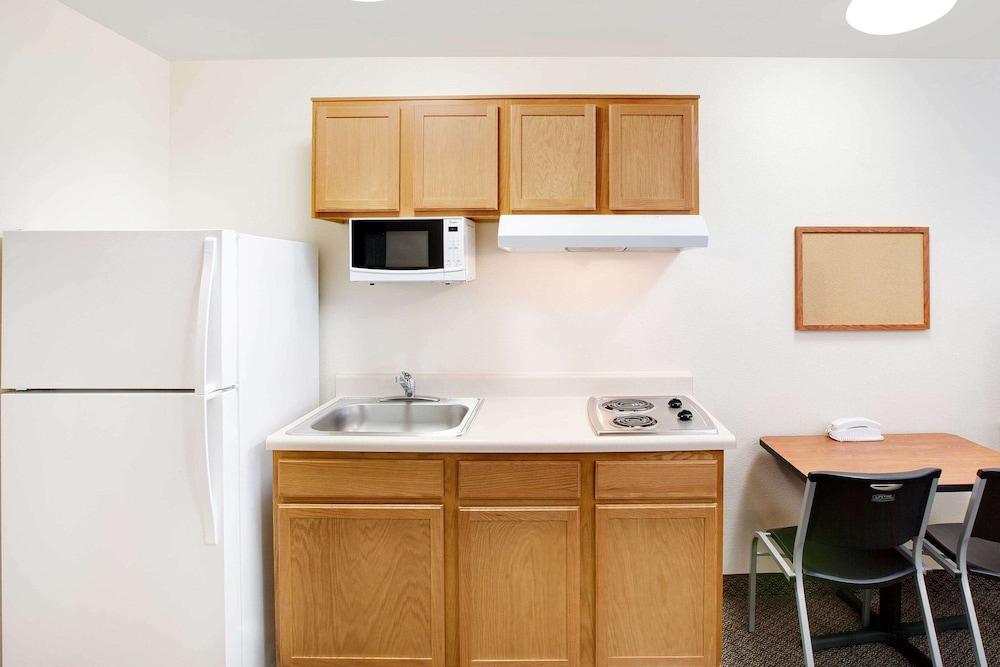 WoodSpring Suites Houston Westchase photo 7