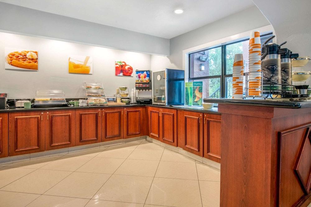 Quality Inn & Suites Jacksonville-Baymeadows photo 24