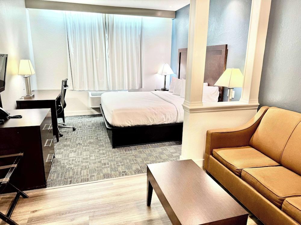 Baymont by Wyndham Richmond I-70 photo 10