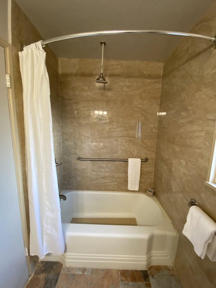 Rainbow Inn & Cottages photo 11