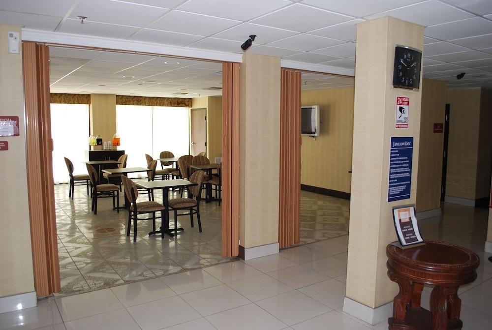 Jameson Inn and Suites Riverdale photo 4