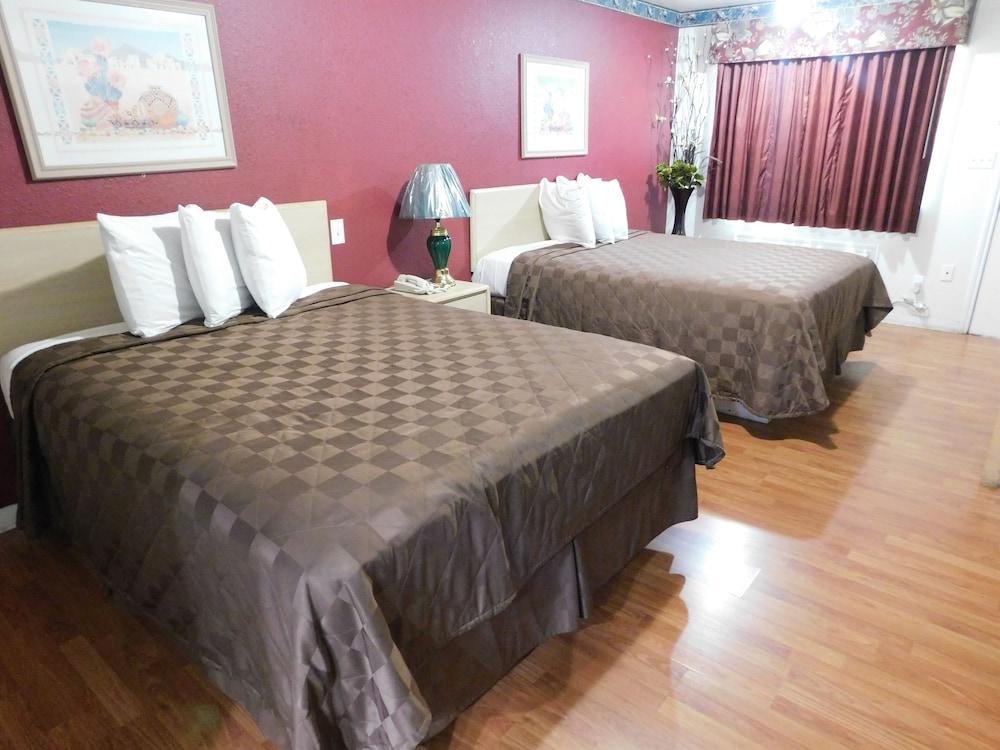 Eagle Pass Inn photo 14