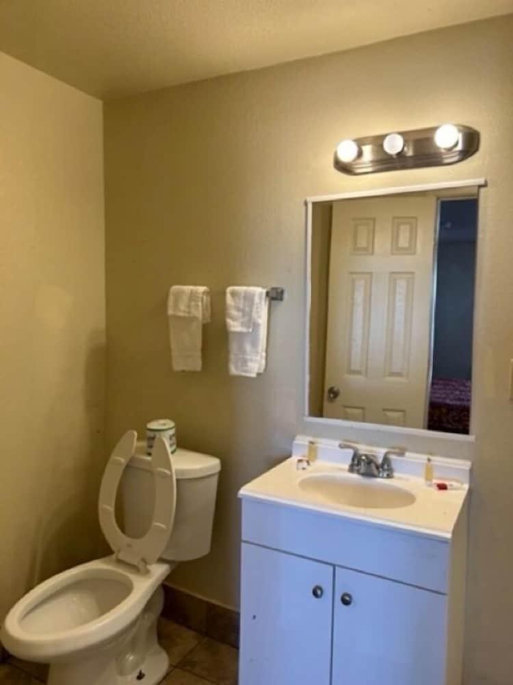 Travelodge by Wyndham Gallup photo 8