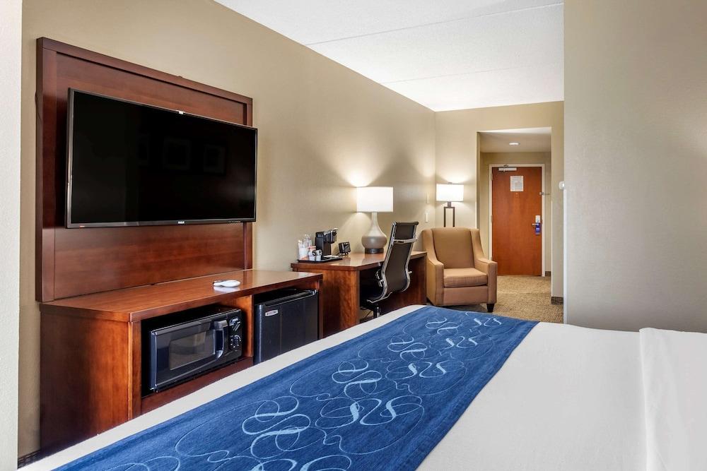Comfort Suites Manchester near Arnold AFB photo 19