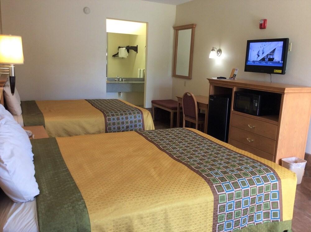 Texas Inn Weslaco photo 11