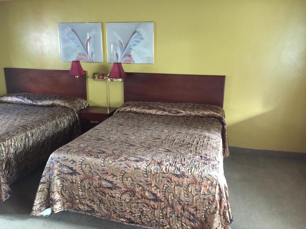 Hudson Manor Inn photo 2