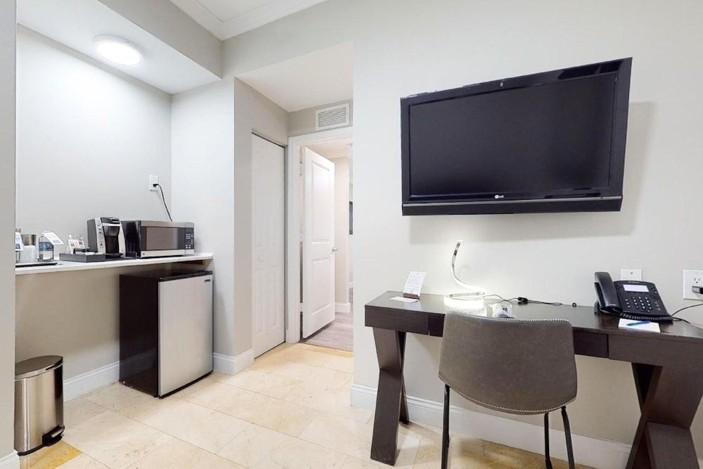 Nuvo Suites Hotel photo 46