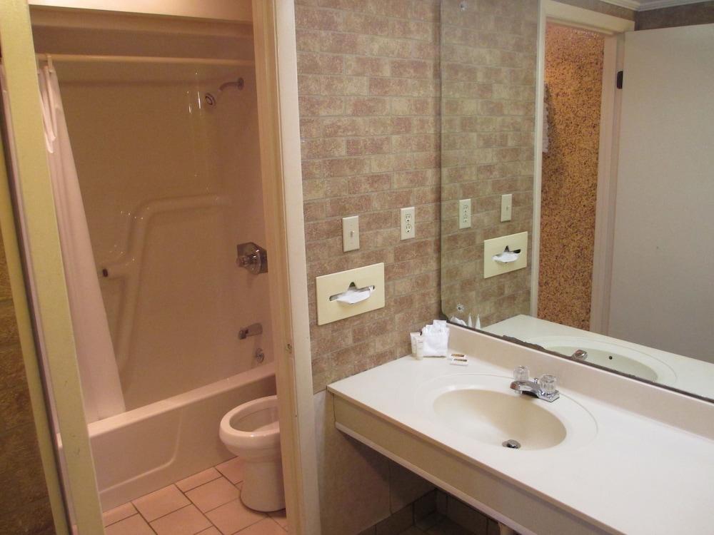Budget Host Westgate Inn photo 20