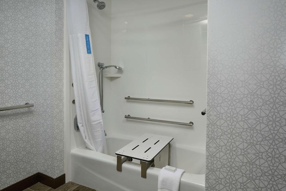 Hampton Inn by Hilton Burley photo 18