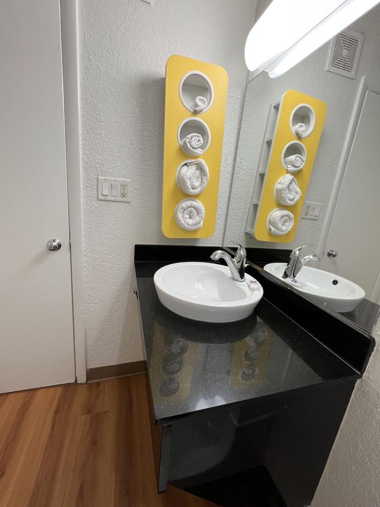 Motel 6 Longview, TX photo 17