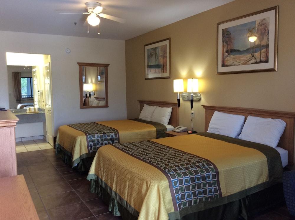 Texas Inn Weslaco photo 13