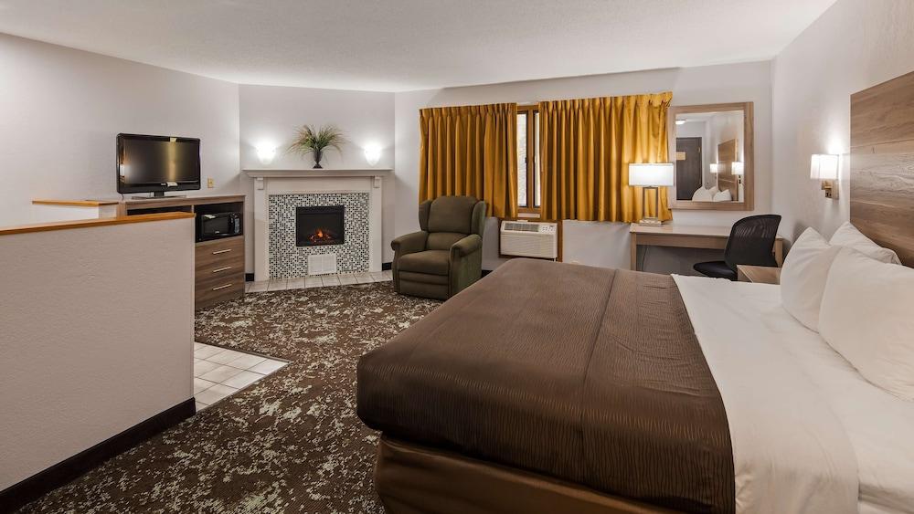 Ramada by Wyndham Cedar Rapids South photo 17