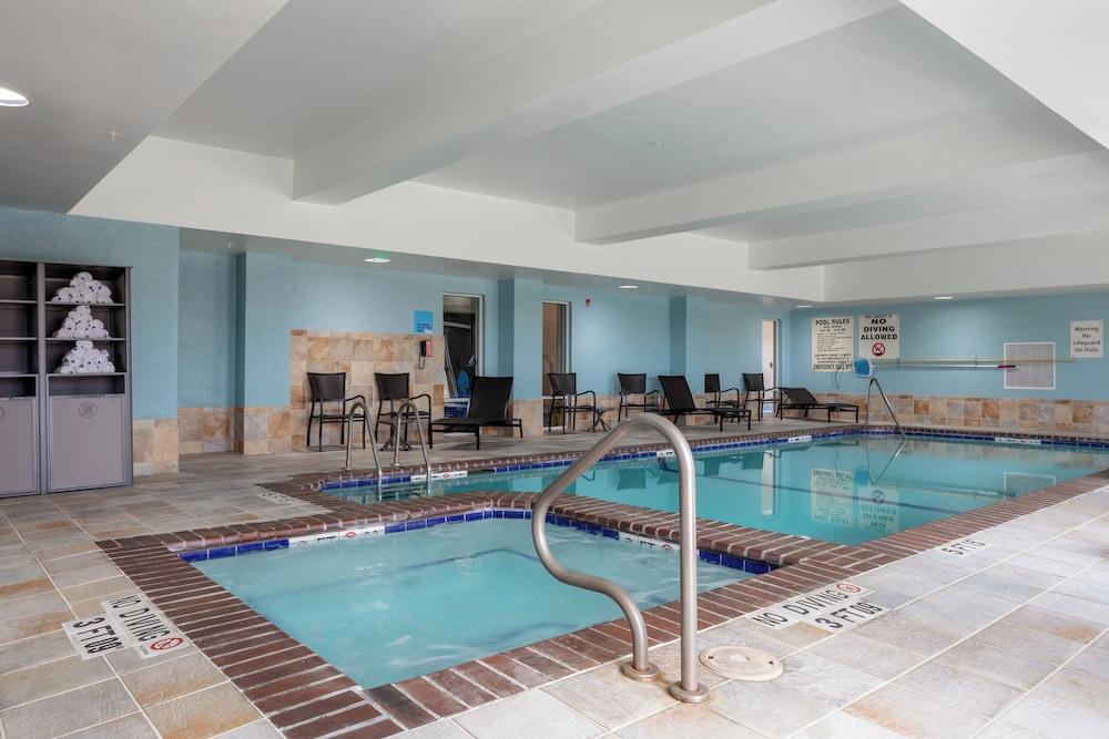 Holiday Inn Express & Suites El Paso West by IHG photo 3