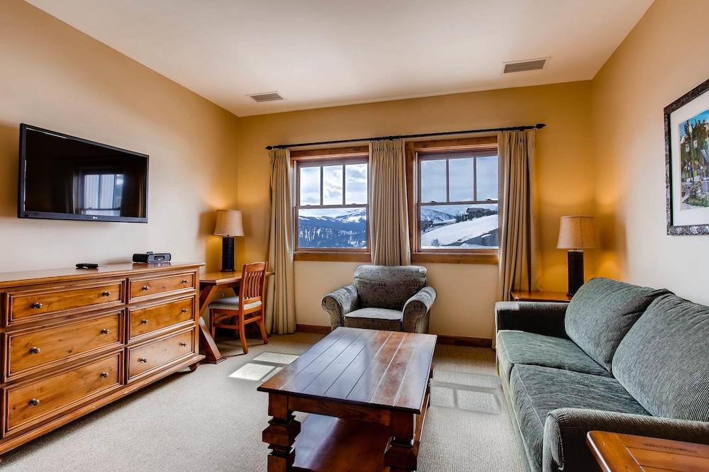 The Lodge at Mountaineer Square, A Vail Resorts Property photo 54