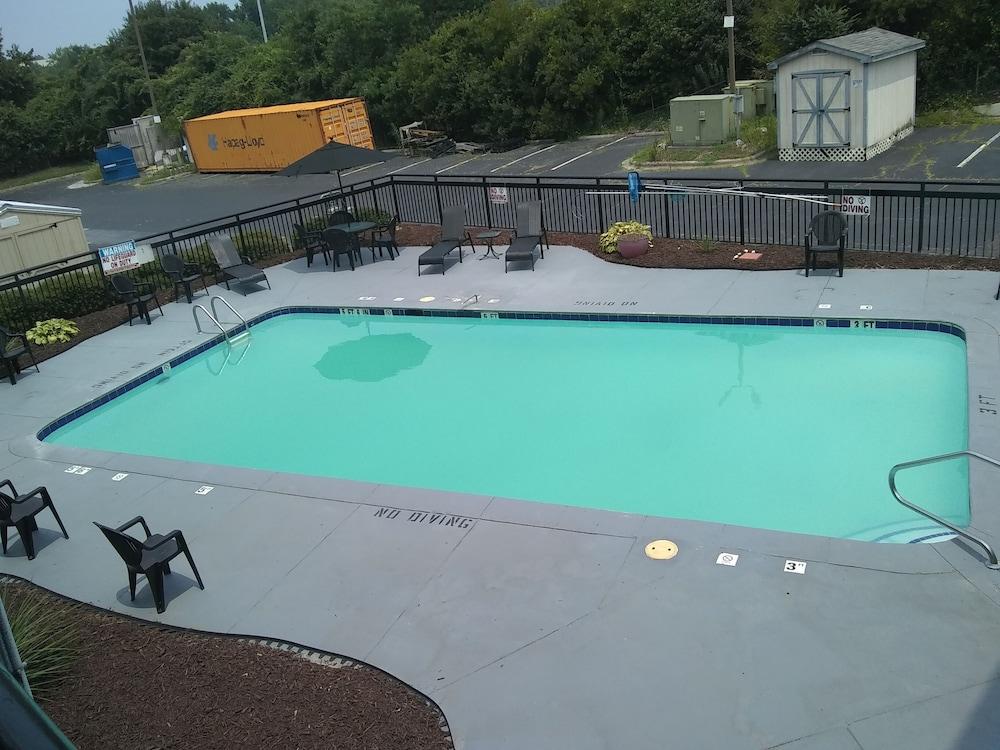 Clarion Pointe - Greensboro Coliseum Area photo 28