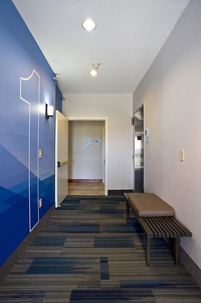 Holiday Inn Express Hotel & Suites Vermillion by IHG photo 22