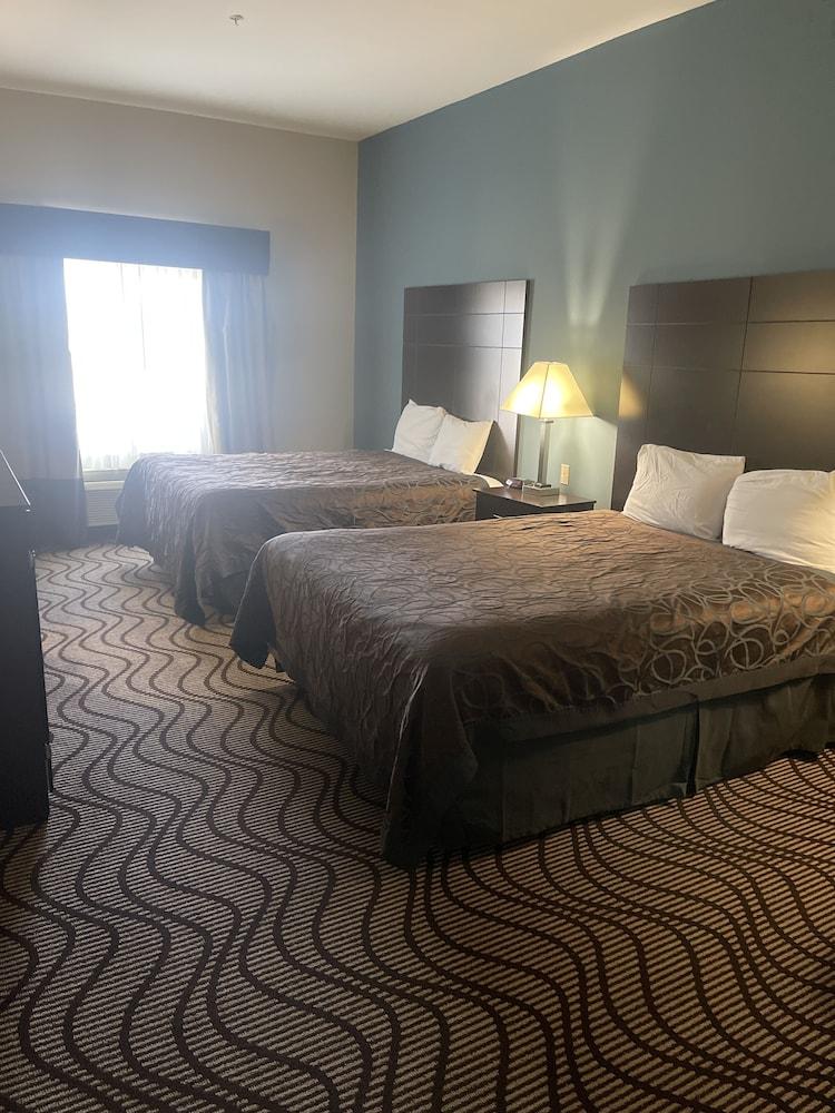 La Plaza Inn & Suites photo 5