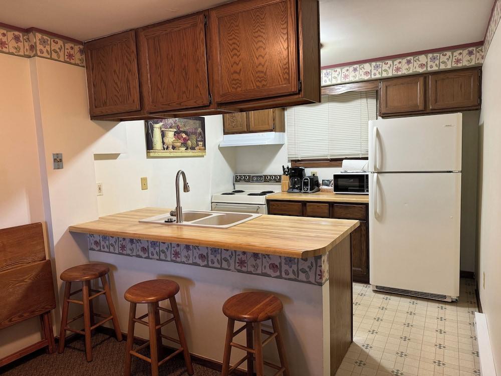 Sunset Condominiums photo 26