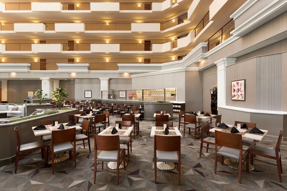 Hilton Chicago/Oak Brook Suites photo 29