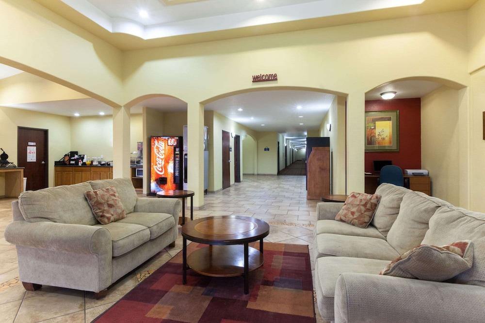 Days Inn by Wyndham San Antonio at Palo Alto photo 4