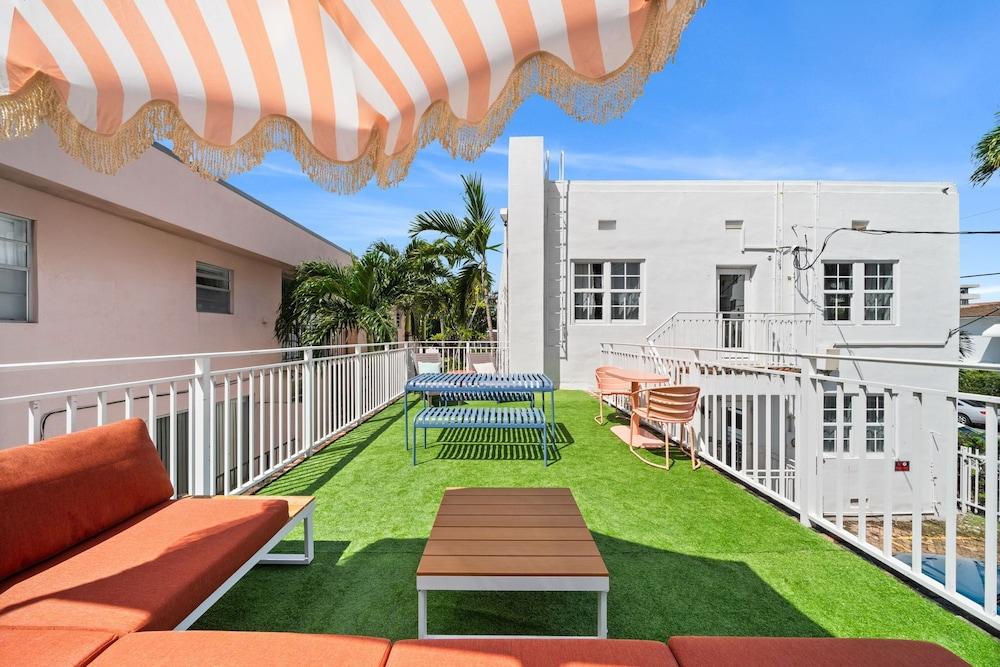 Blue Flamingo Suites photo 4