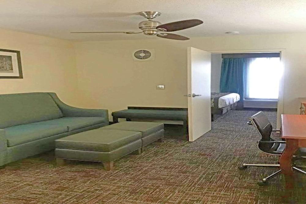 Comfort Inn & Suites O'Fallon - St. Louis Area photo 14