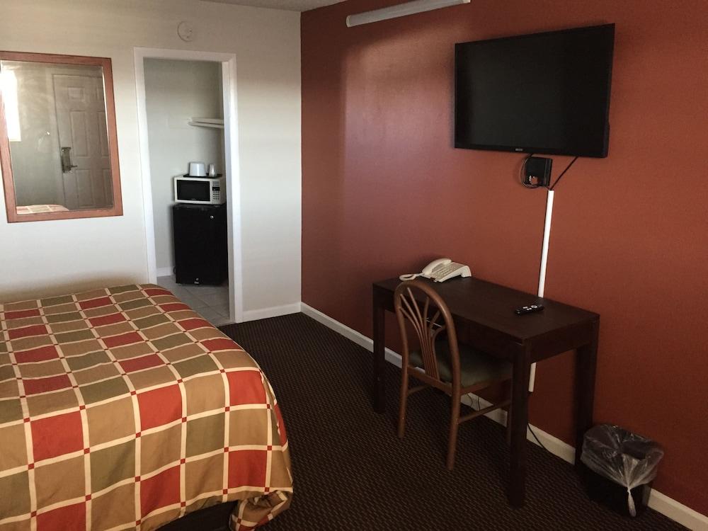 Red Carpet Motel photo 8